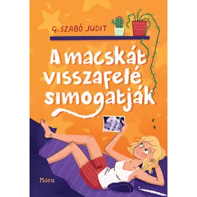 A MACSKÁT VISSZAFELÉ SIMOGATJÁK